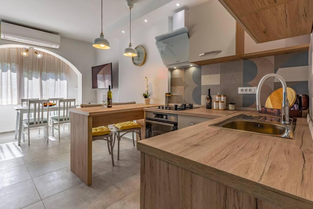 New Two Bedroom Apartment Maloni Pula Buitenkant foto